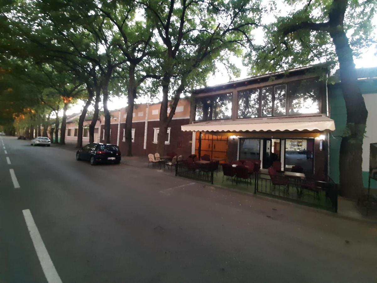 Bed&Breakfast Intermezzo Caffe Kikinda Buitenkant foto