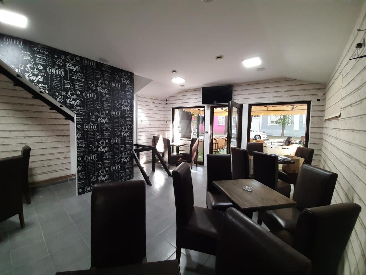 Bed&Breakfast Intermezzo Caffe Kikinda Buitenkant foto
