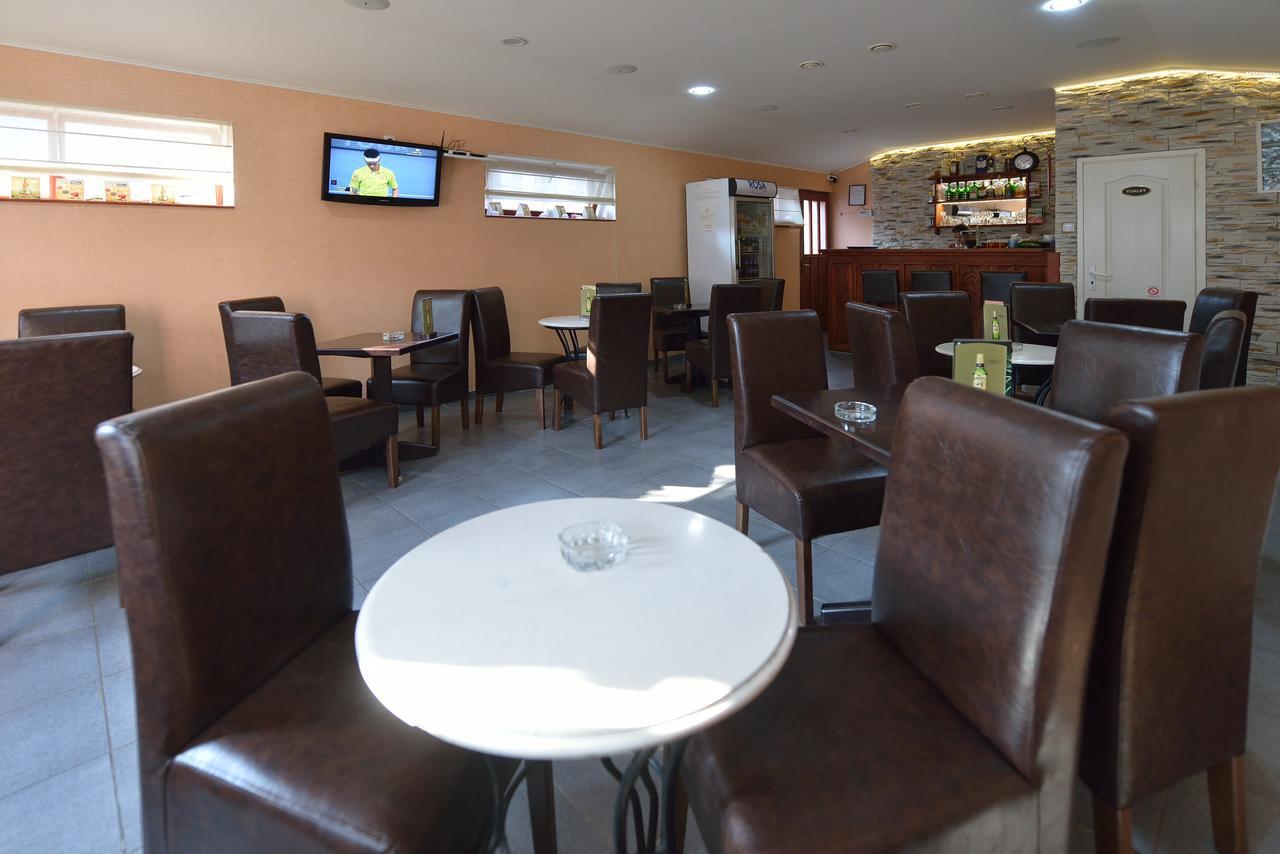 Bed&Breakfast Intermezzo Caffe Kikinda Buitenkant foto