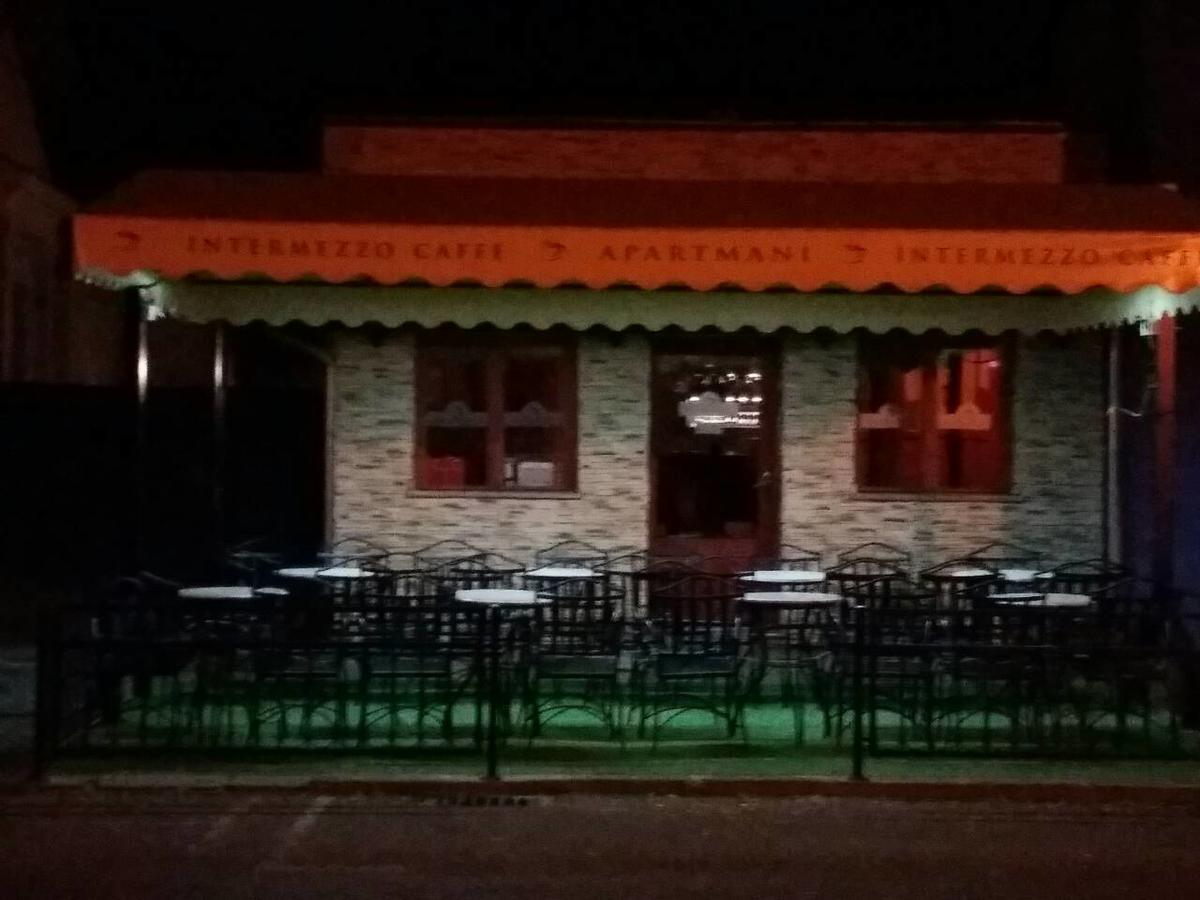 Bed&Breakfast Intermezzo Caffe Kikinda Buitenkant foto